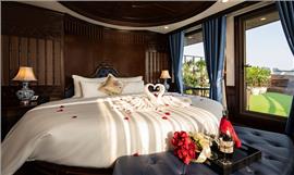 VIP/Honeymoon Suite La Casta Regal